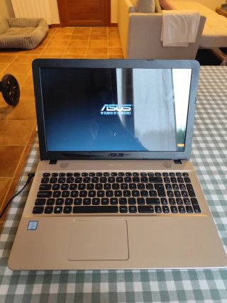 Portátil Asus Color Dorado