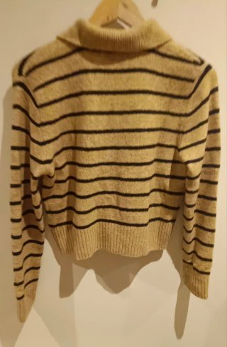 Jersey de rayas cuello alto