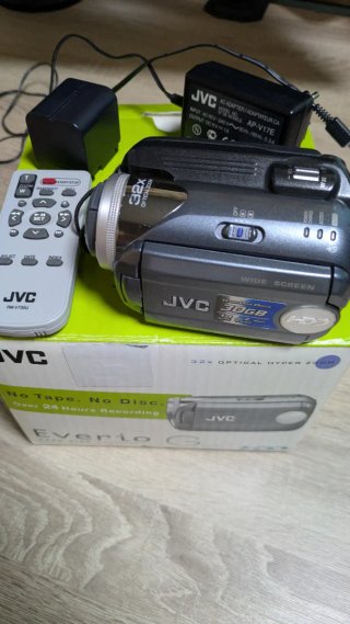 Videocámara JVC Everio con accesorios