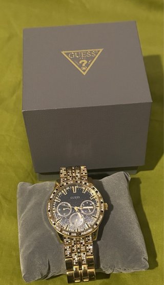 Reloj Guess Dorado con Pedrería