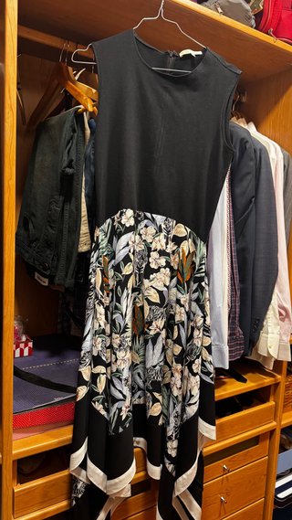 Vestido Maje cuerpo ajustado y falda floreada