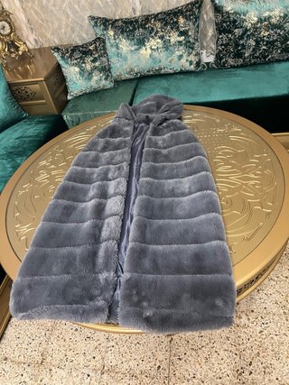 Abrigo de pelo sintético gris