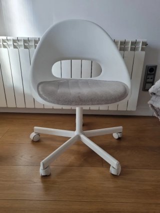 Dos Sillas de escritorio Ikea