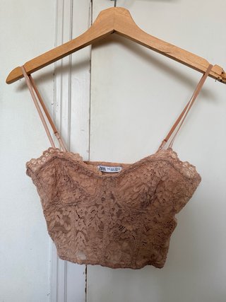 Top lencero de encaje Zara