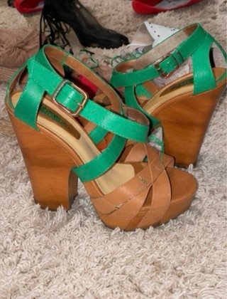 Sandalias de Plataforma Verdes y Marrones 2 pares