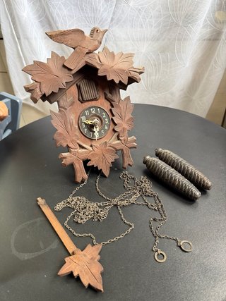 Orologio a cucù antico in legno da riparare