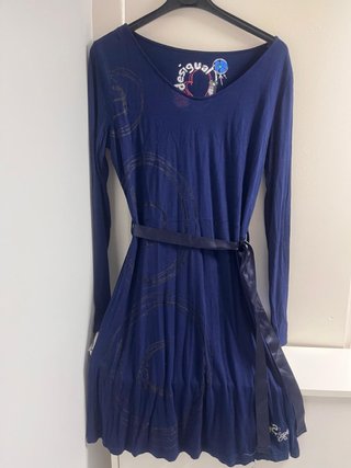 Vestido Desigual azul de manga larga con cinturon