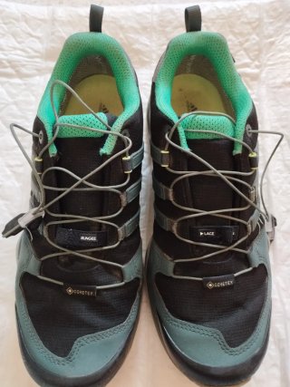 Zapatillas de Montaña Adidas Gore-Tex, uso 2 veces