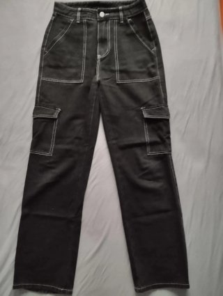 Pantalón Vaquero Negro con Bolsillos