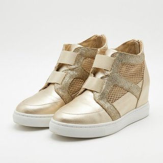 Zapatillas con cuña doradas