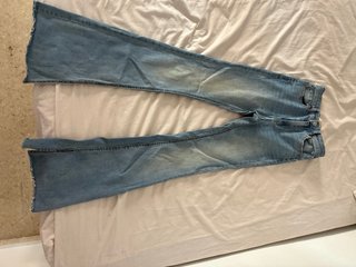 Pantalón Campana Stradivarius