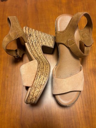 Sandalias de cuña color marrón talla 38