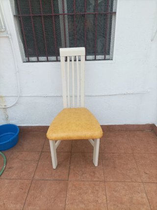 4 sedie da cucina e 7 tavoli da campo nuovi. Chiama 669927336