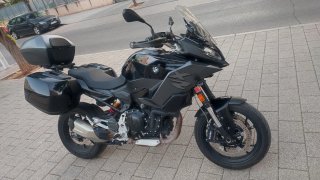 BMW F900XR Adventure Negra