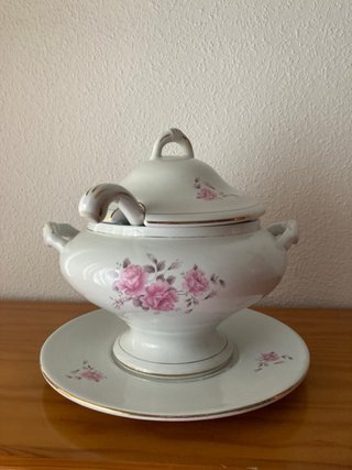Sopera de Porcelana con Motivos Florales