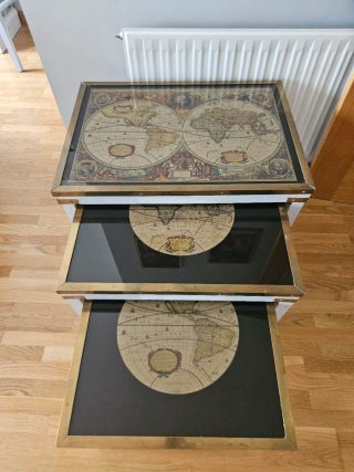 Set de 3 Mesas Apilables con Mapamundi
