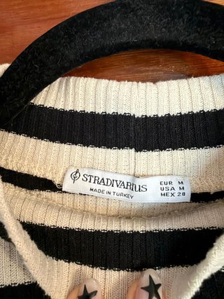 Jersey cuello alto de rayas Stradivarius