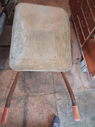 Carretilla de obra metálica