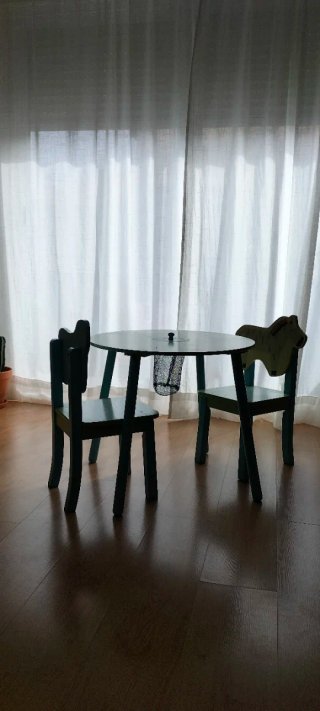 Mesa y 2 Sillas Infantiles de Madera