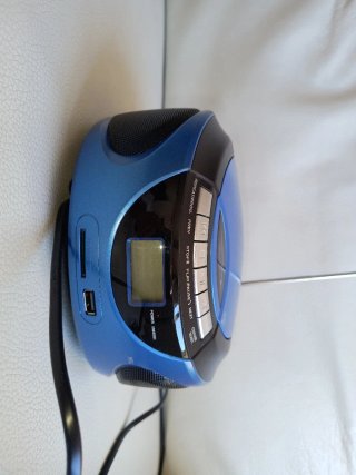 Reproductor de CD Portátil Azul y Negro.