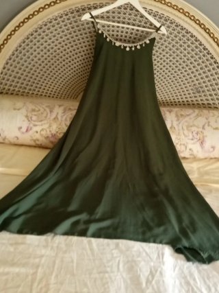 Vestido largo de verano verde oliva