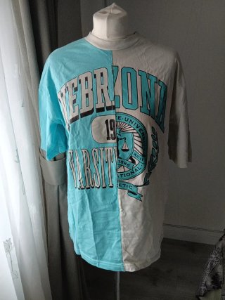 Camiseta Estilo Universitario