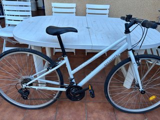 Bicicleta de paseo Btwin blanca