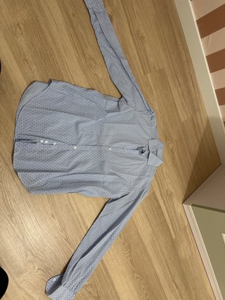 Camisa de hombre azul estampada