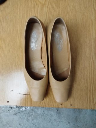 Zapatos de tacón beige