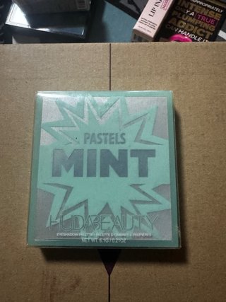 Paleta de Sombras Pastels Mint Huda Beauty