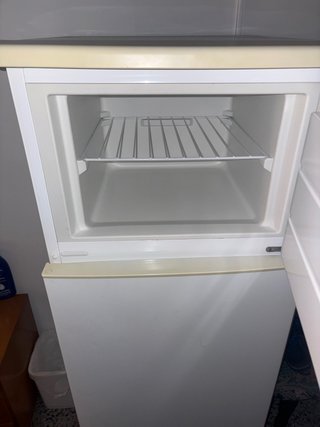Nevera compacta blanca