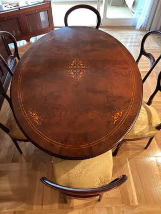 Mesa de Comedor ovalada de madera con seis sillas