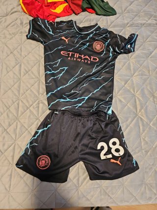 Talla 24 niño Nombr3 Mario numero 28 Equipación