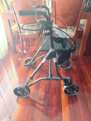 Andador para adultos con asiento y cesta