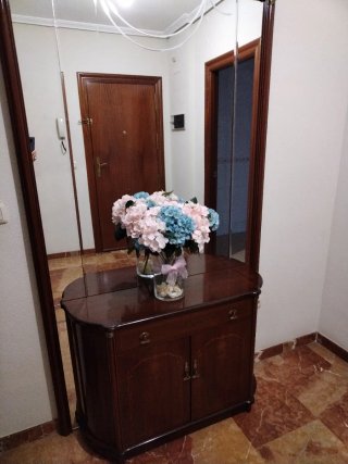 Mueble de entrada con espejo