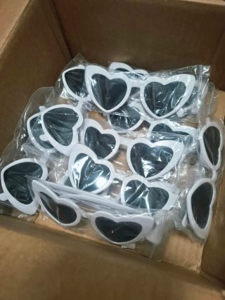 Lote 10 Gafas de Sol en forma de corazón.