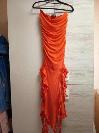 Vestido Naranja con Volantes