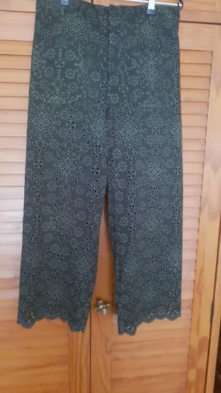 Pantalón de tela bordada verde oliva