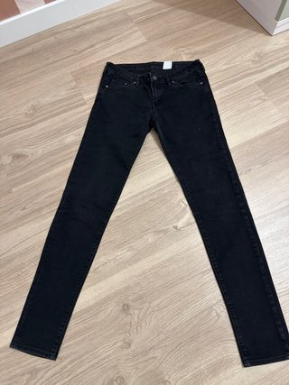 Vaqueros negros H&M, talla 29/32