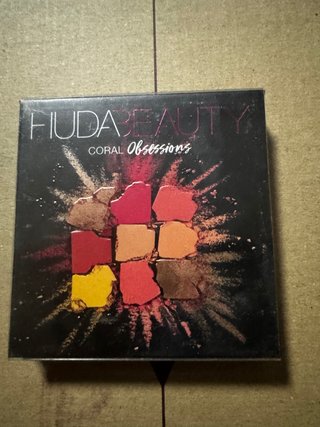 Paleta de sombras Coral Obsessions Huda Beauty