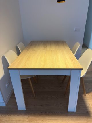 Conjunto de Mesa y 4 Sillas