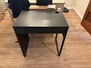 Mesita de estudio IKEA con cajón
