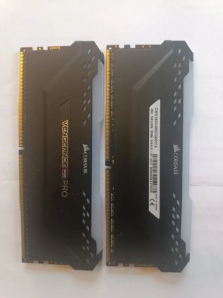 Memoria RAM Corsair Vengeance RGB Pro 16GB (8x2)