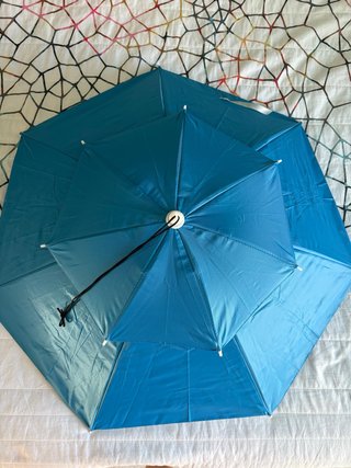 Paraguas para la cabeza azul
