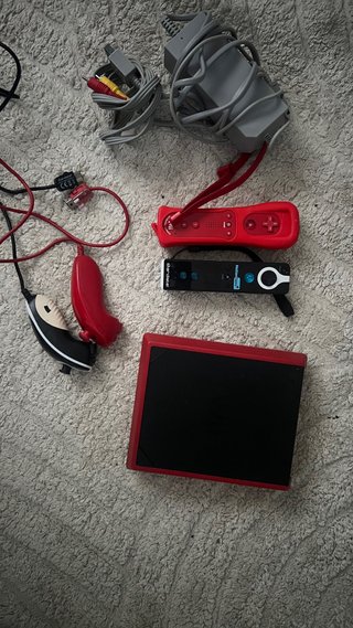 Consola Nintendo Wii Negra y Roja