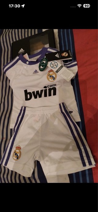 Equipación Real Madrid Adidas.