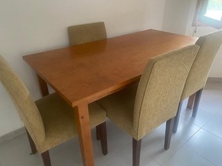 Mesa de Comedor con 4 Sillas