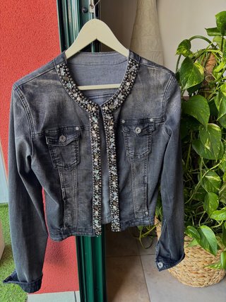 Chaqueta vaquera con pedrería