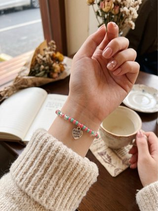 Pulsera Artesanal con Colgante de Corazón