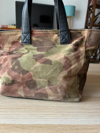 Bolso de piel estampado camuflaje